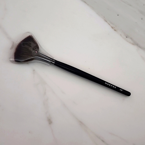Morphe Other - Morphe E60 Deluxe Highlighting Fan Brush